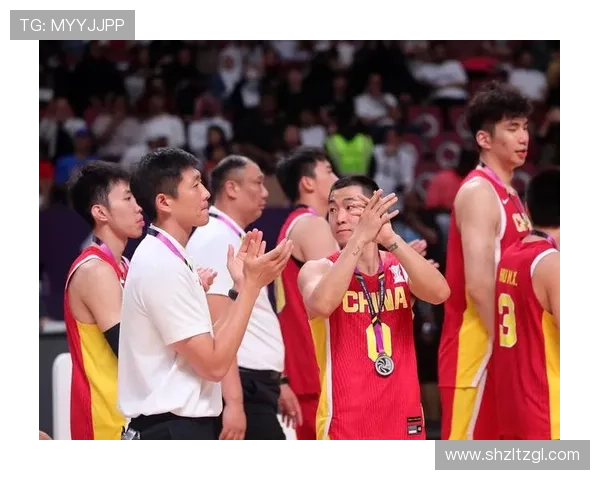 中国男篮力克韩国挺进亚洲杯四强 顽强表现赢得球迷热烈掌声